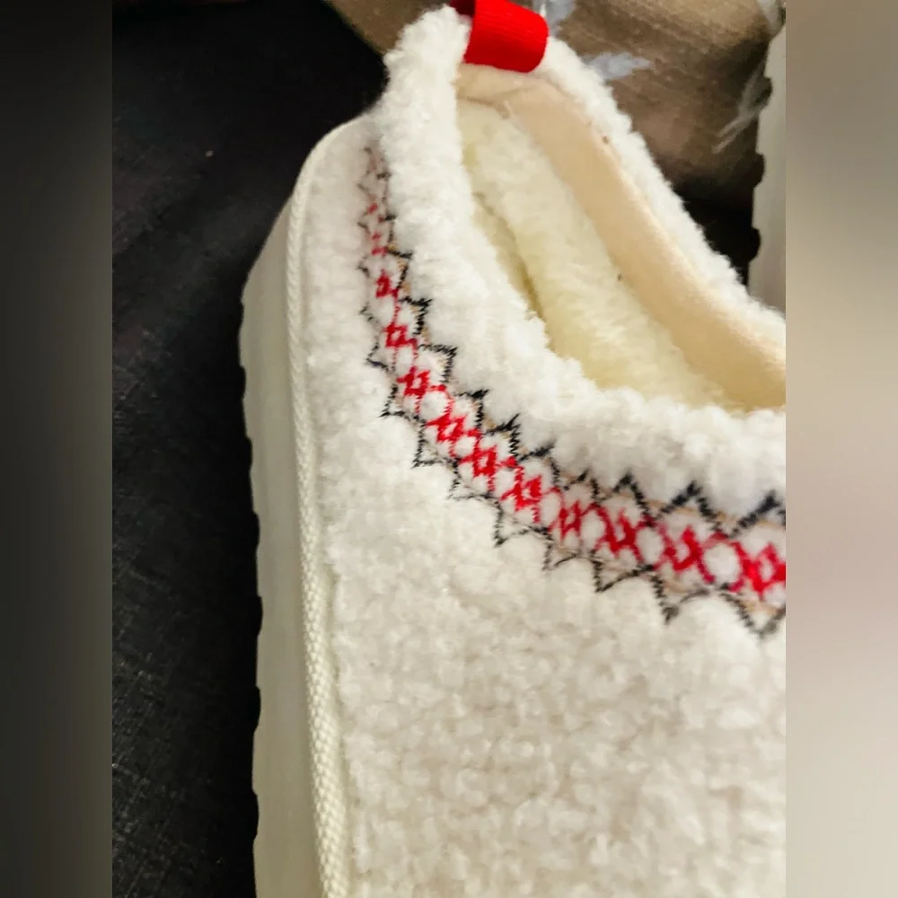 White Cozy Women's Sherpa Platform Shoes with Aztec Accents with pull tab - Picture 4 of 6